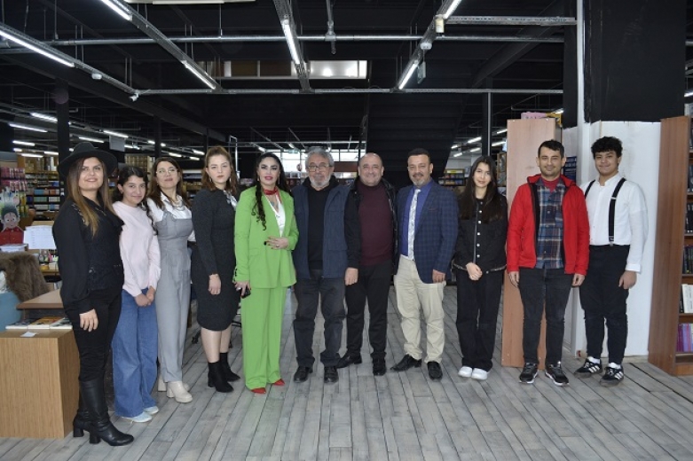 manavgatli yazarlar tuter kirtasiye de kitapseverlerle bulustu